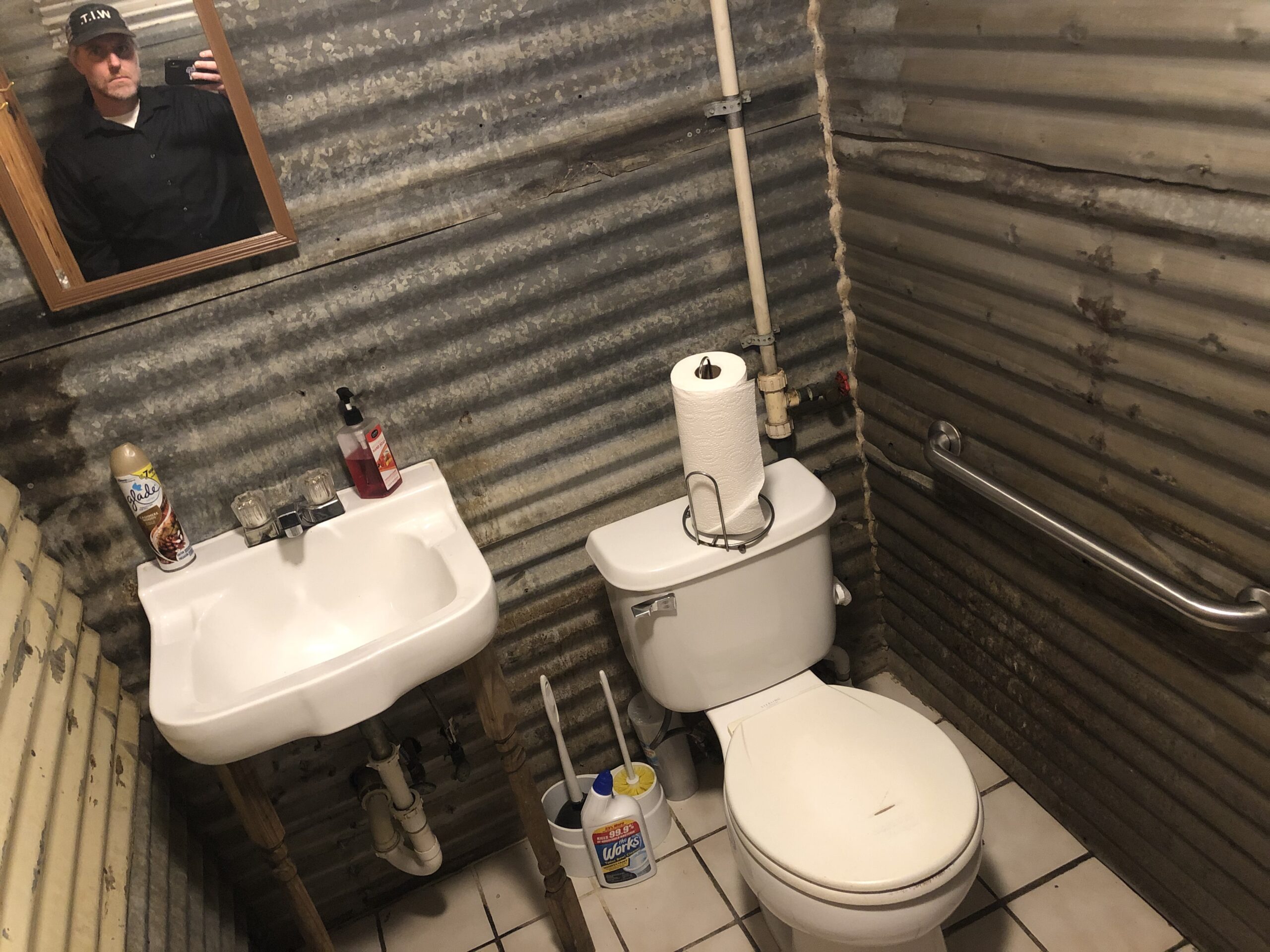 Another Glade-tier bathroom setup